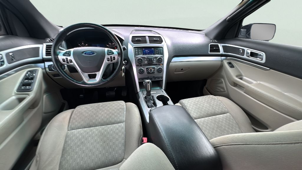 2015 Ford Explorer XLT photo 32