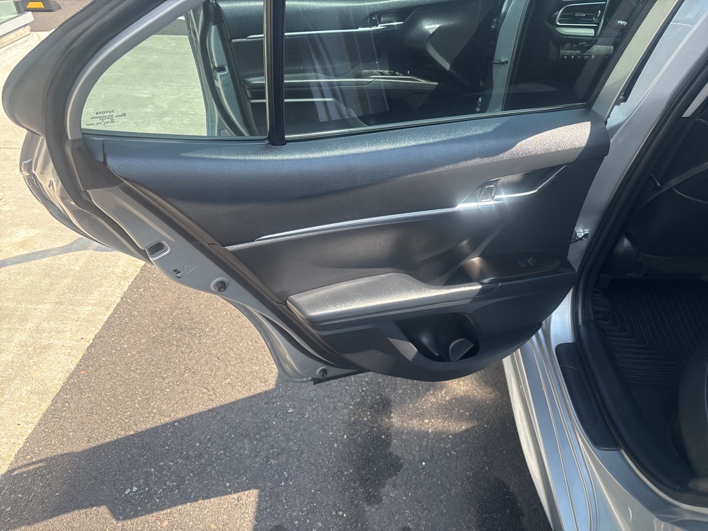 2022 Toyota Camry Hybrid SE photo 16