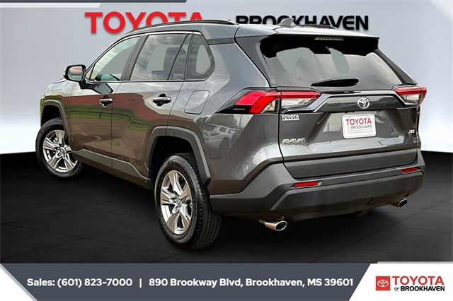 2024 Toyota RAV4 XLE photo 2