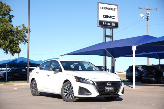 2024 Nissan Altima SV's photo