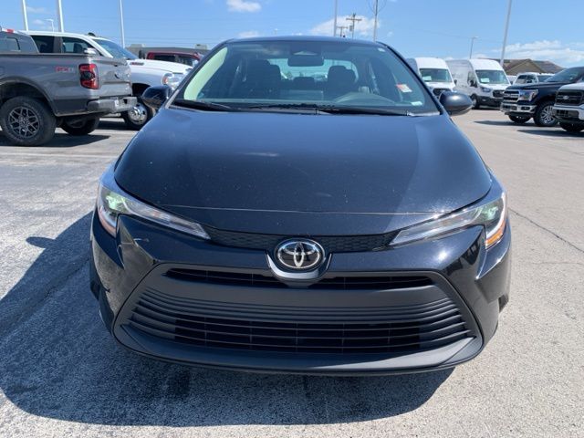 2023 Toyota Corolla LE photo 2