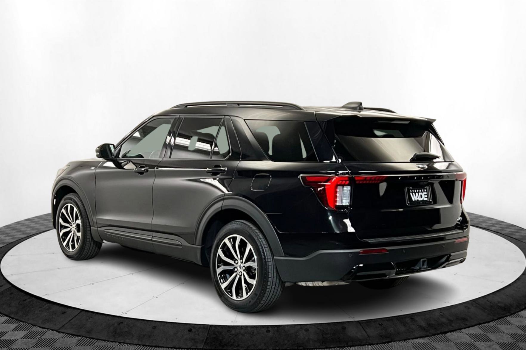 2025 Ford Explorer ST-Line photo 2