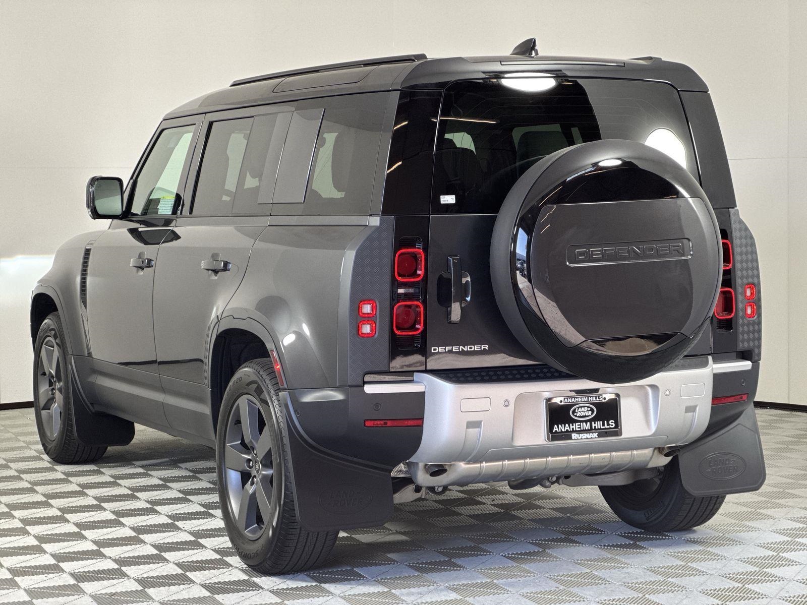 2025 Land Rover Defender 110 S photo 3