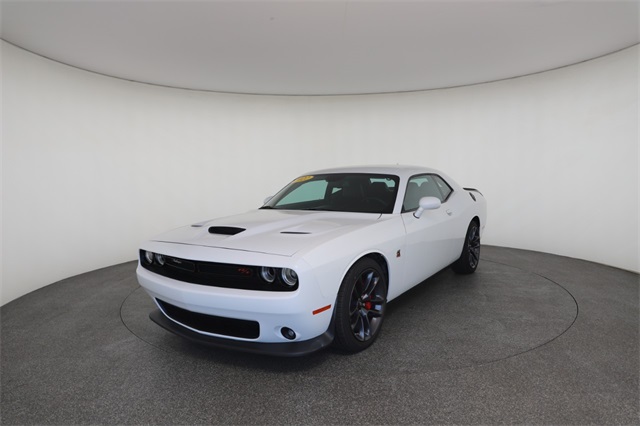 2022 Dodge Challenger R/T Scat Pack photo 2