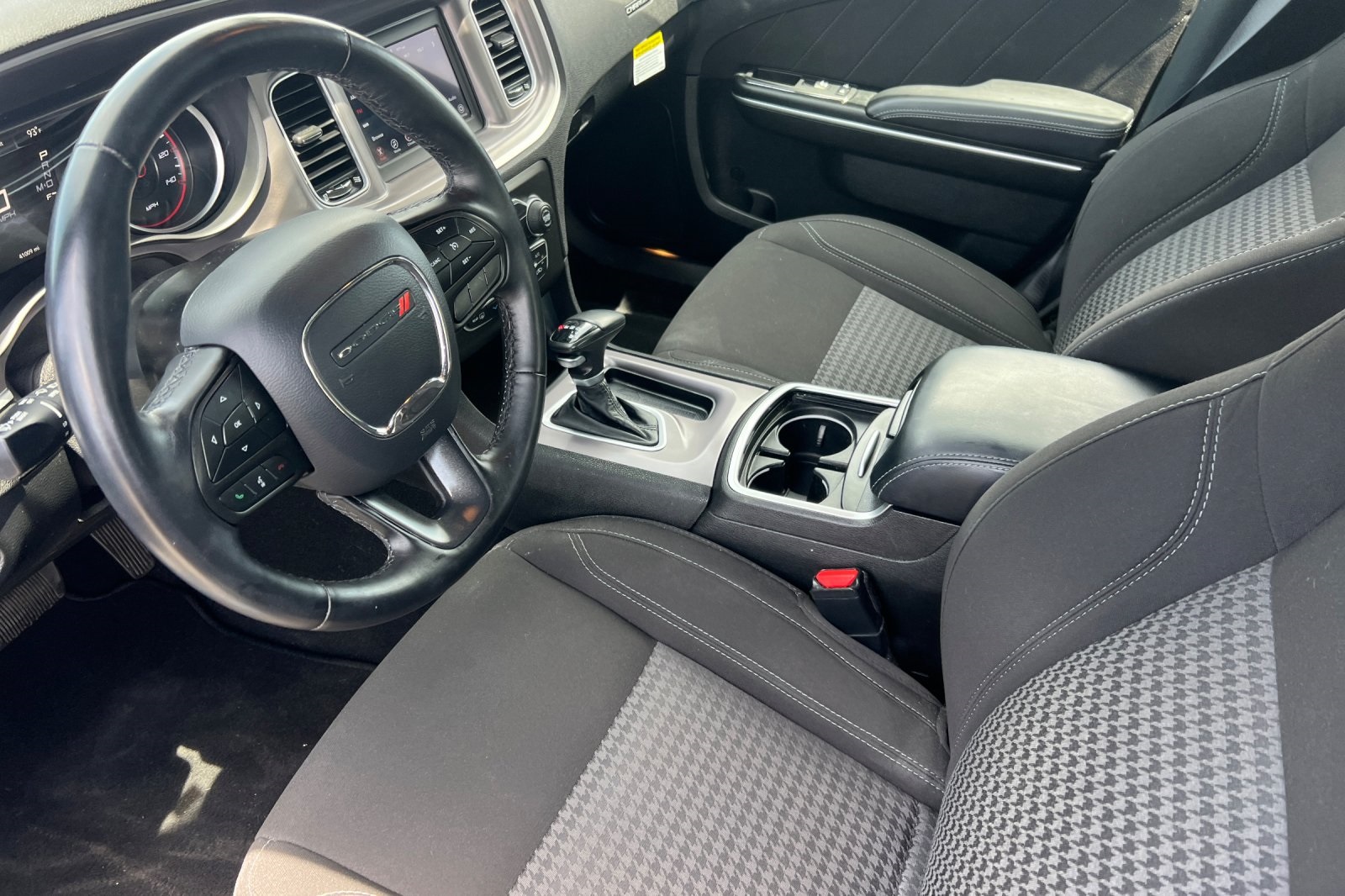 2022 Dodge Charger SXT photo 2