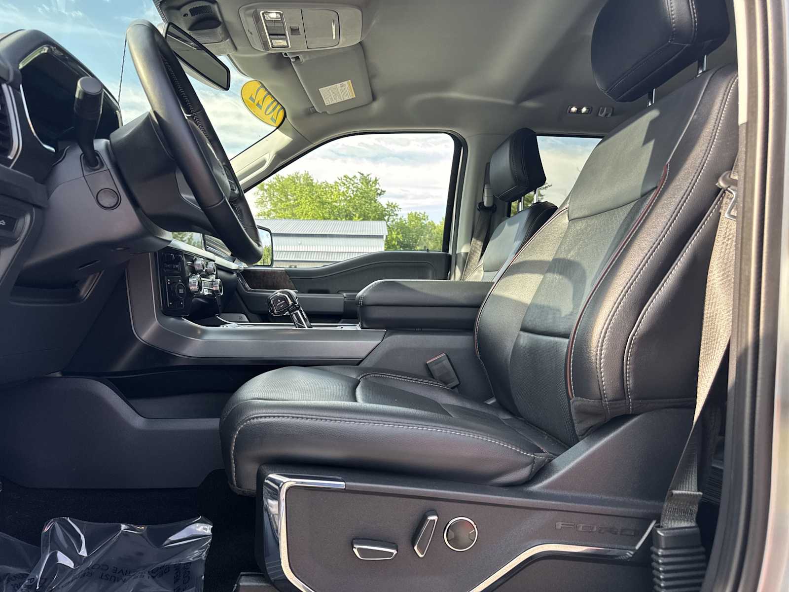 2022 Ford F-150 Lariat photo 22