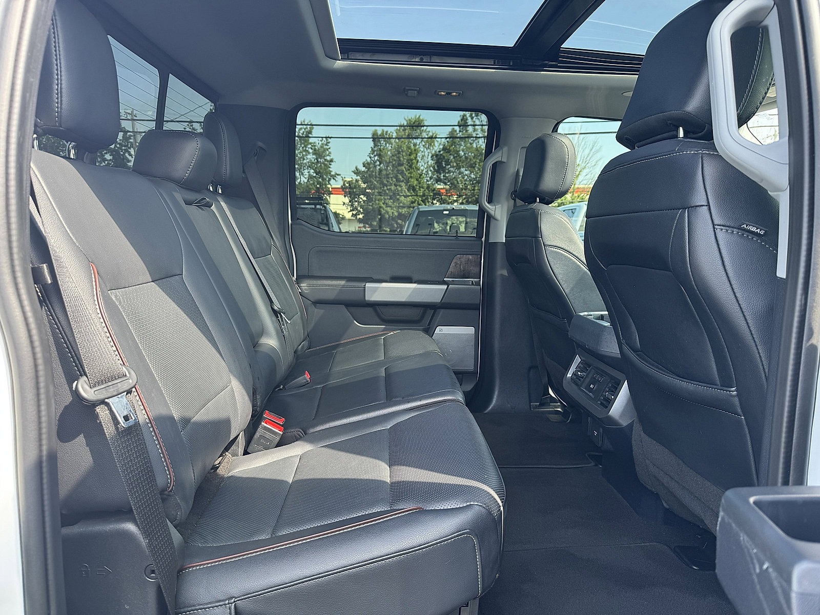 2023 Ford F-250 Lariat photo 11