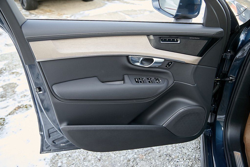2026 VOLVO XC90 - Image 9