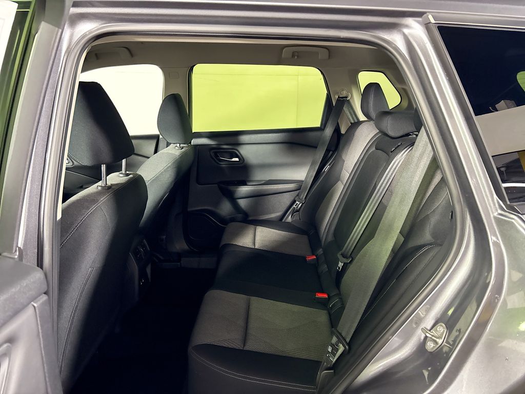 2024 Nissan Rogue SV photo 18