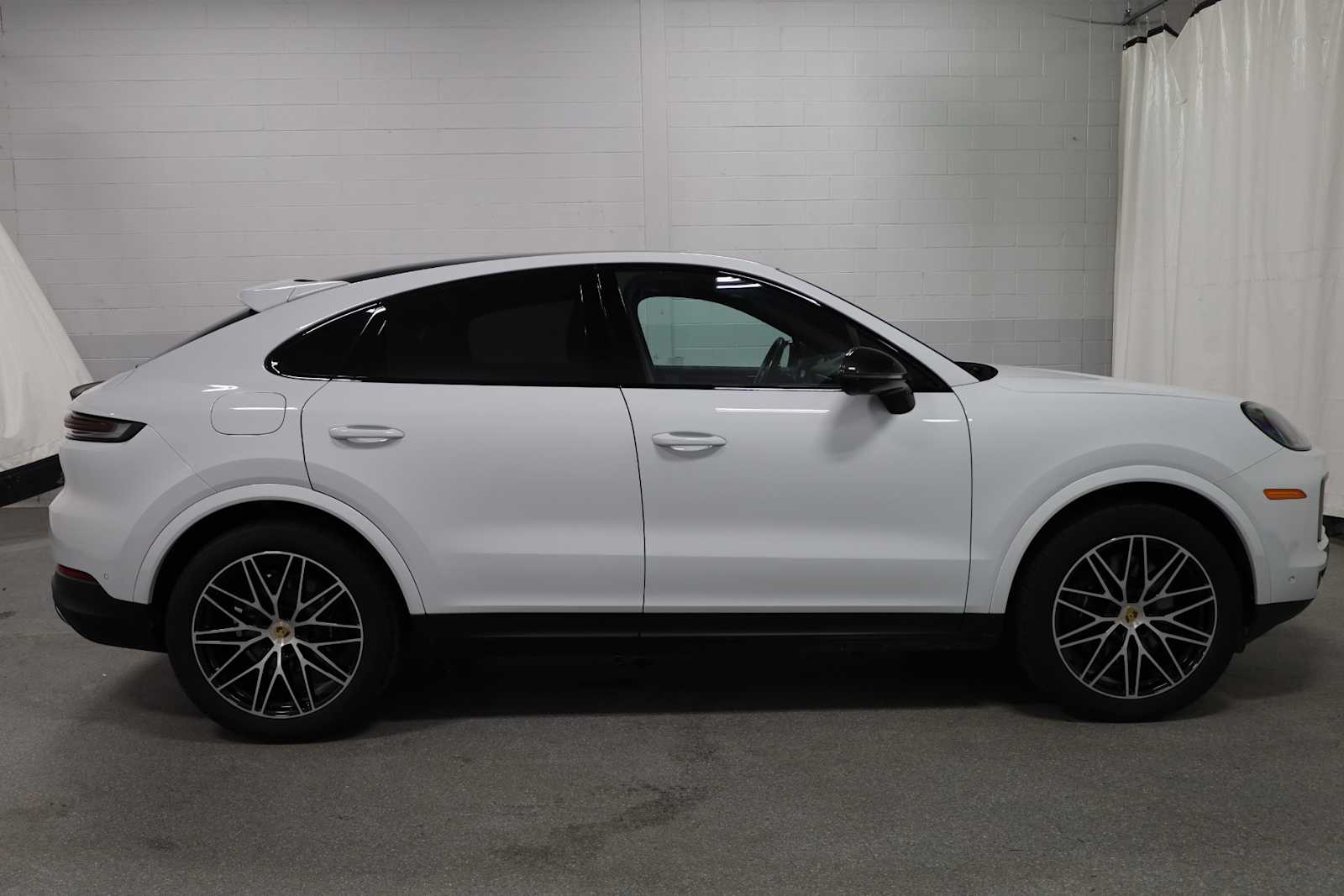 2024 Porsche Cayenne Coupe photo 7