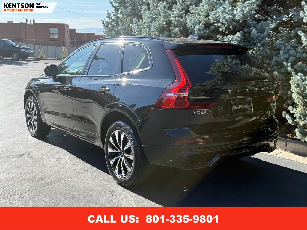 2025 Volvo XC60 B5 Plus photo 6