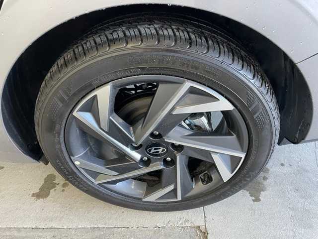 2024 Hyundai Elantra SEL Convenience photo 12