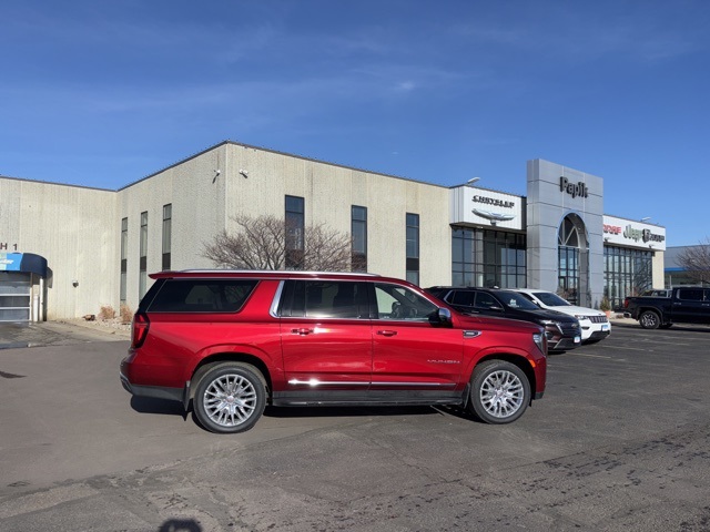 2023 GMC Yukon SLT's photo