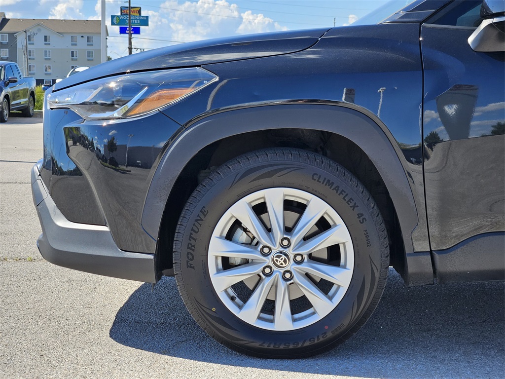 2022 Toyota Corolla Cross LE photo 8