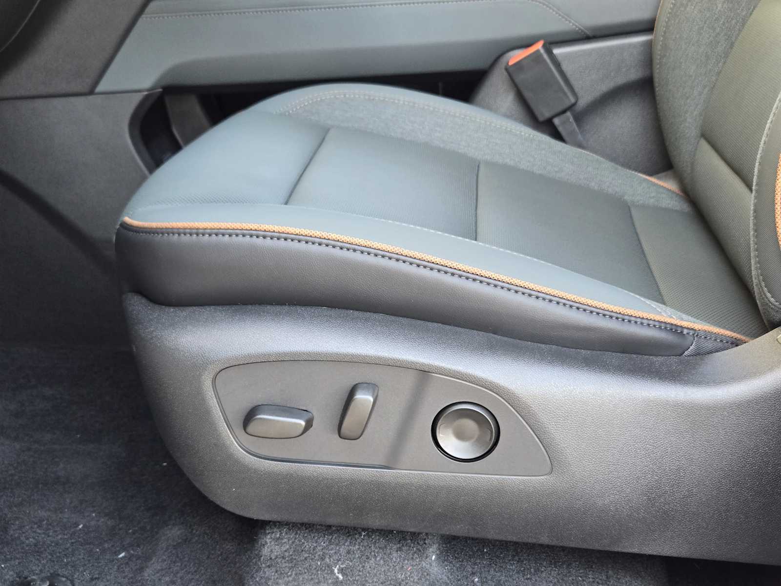 2026 Gmc Acadia AT4 photo 16