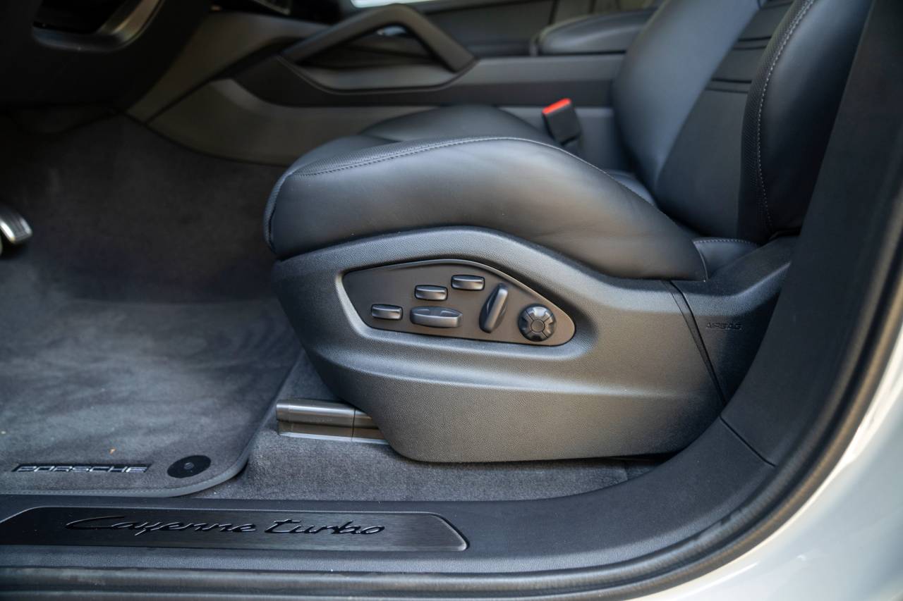 2025 Porsche Cayenne Turbo E-Hybrid Coupe photo 25