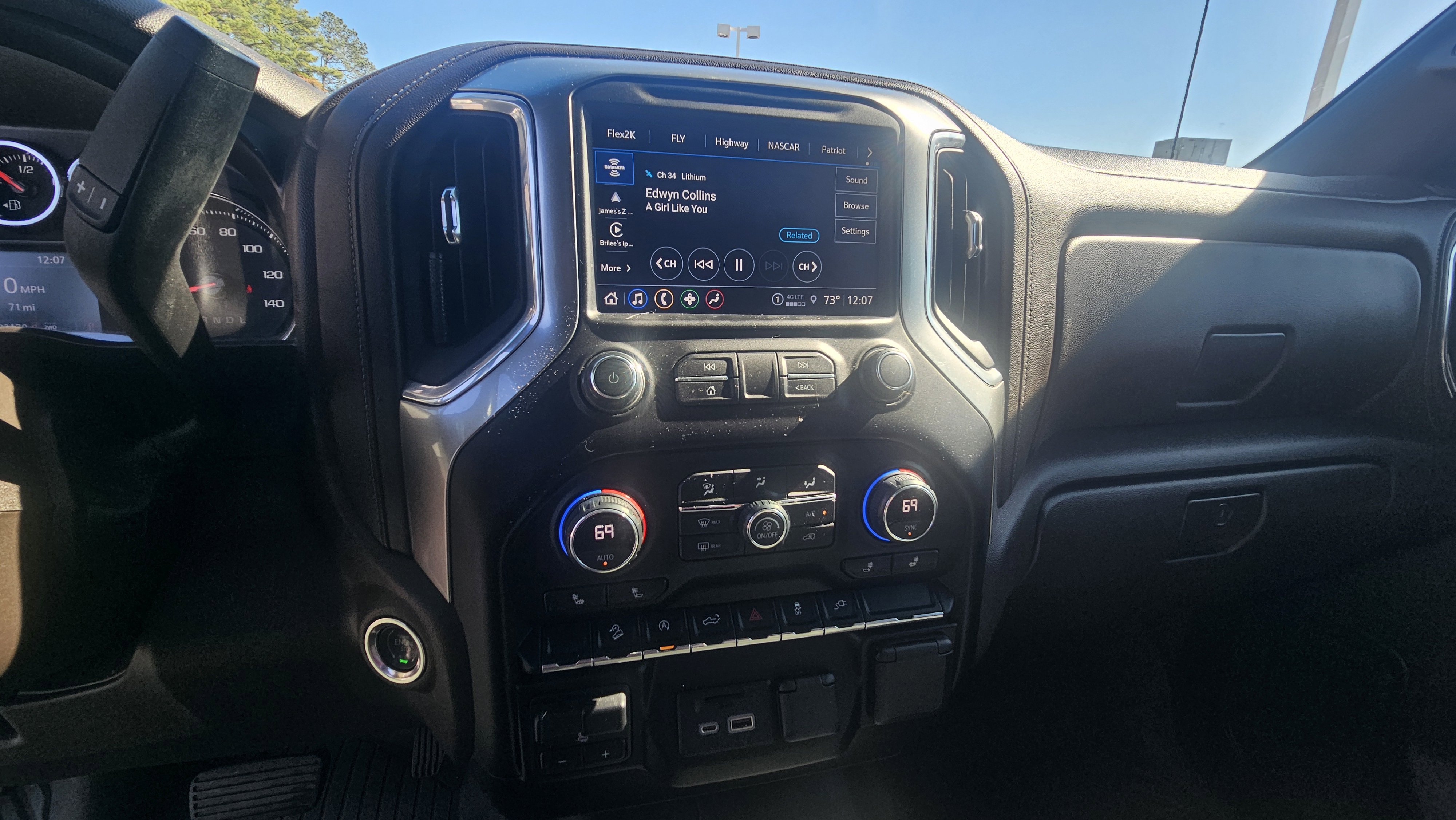 2021 Chevrolet Silverado 1500 LT photo 4