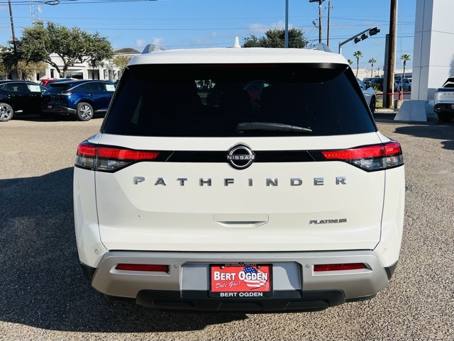 2023 Nissan Pathfinder Platinum photo 4