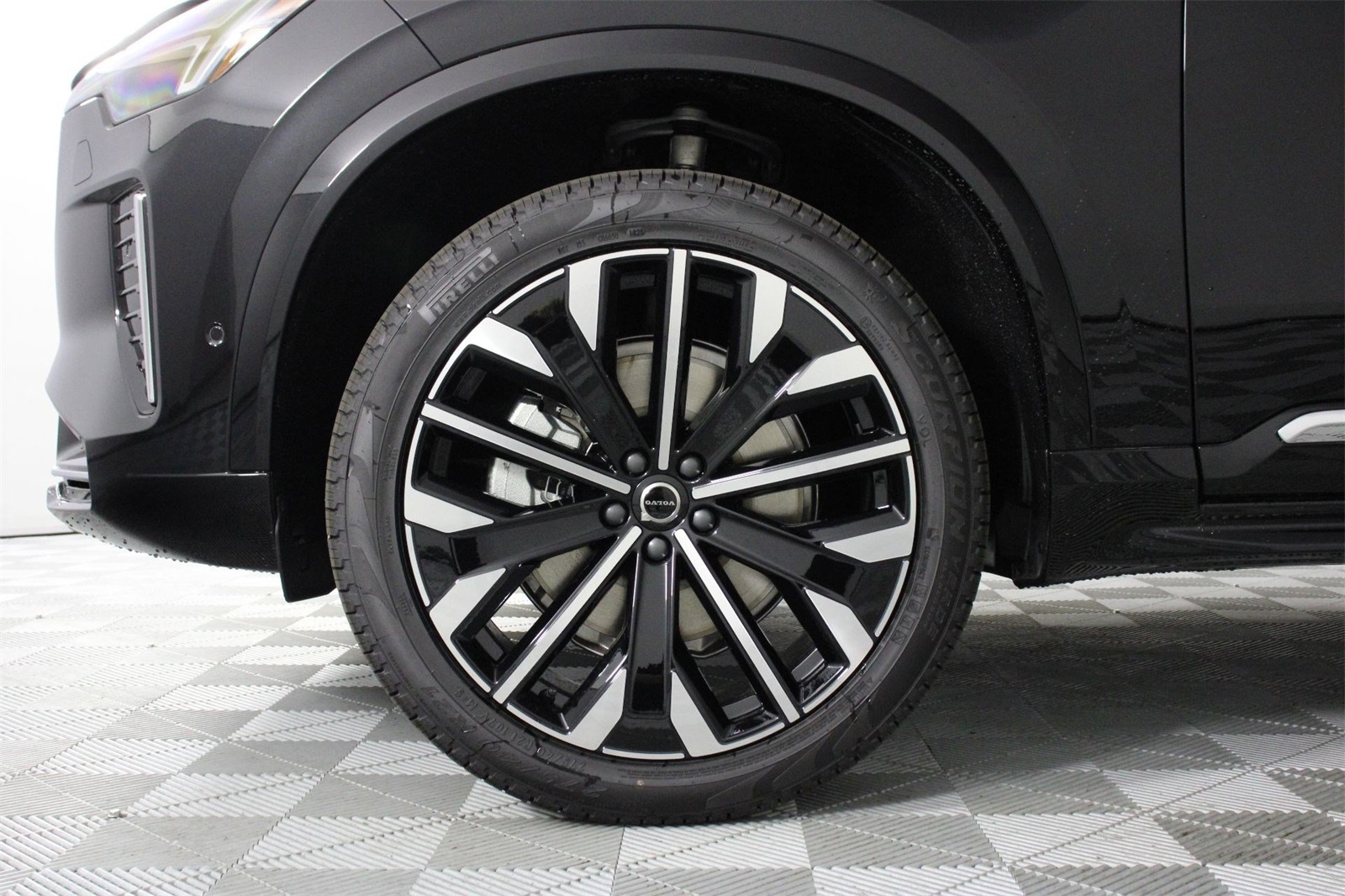 2026 Volvo XC90 B5 Plus photo 12