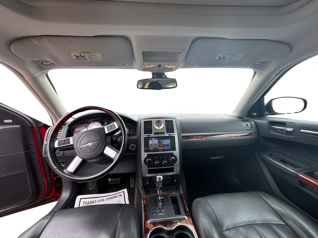 2010 Chrysler 300 C photo 12