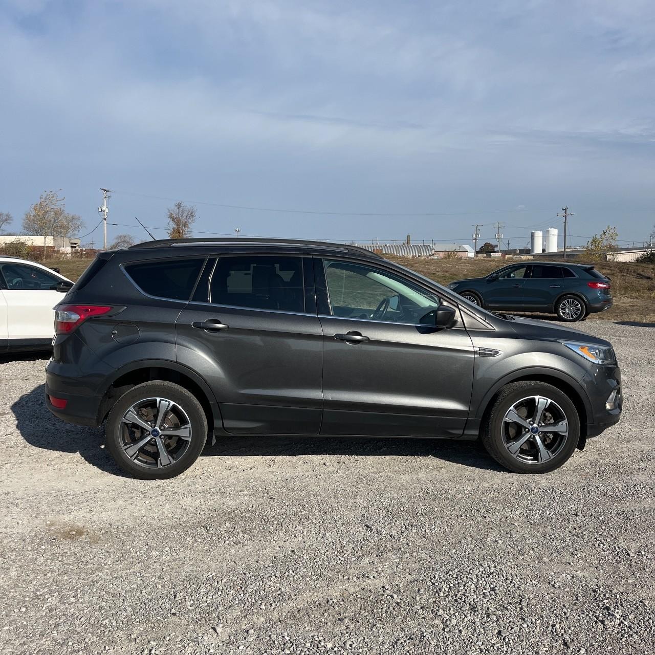 2017 Ford Escape SE Sport photo 3