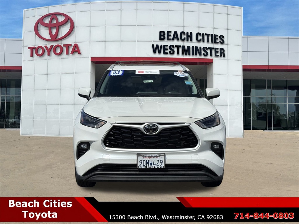 2023 Toyota Highlander XLE photo 2