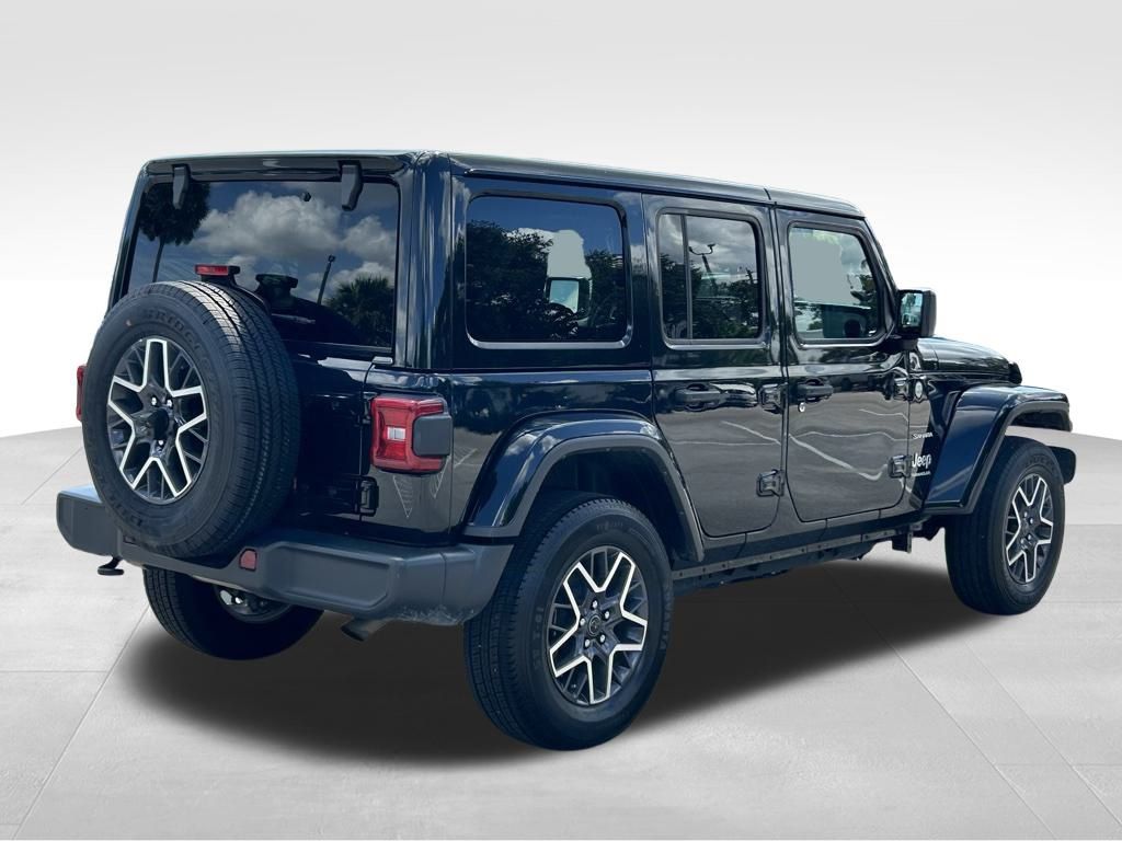 2024 Jeep Wrangler Sahara photo 3