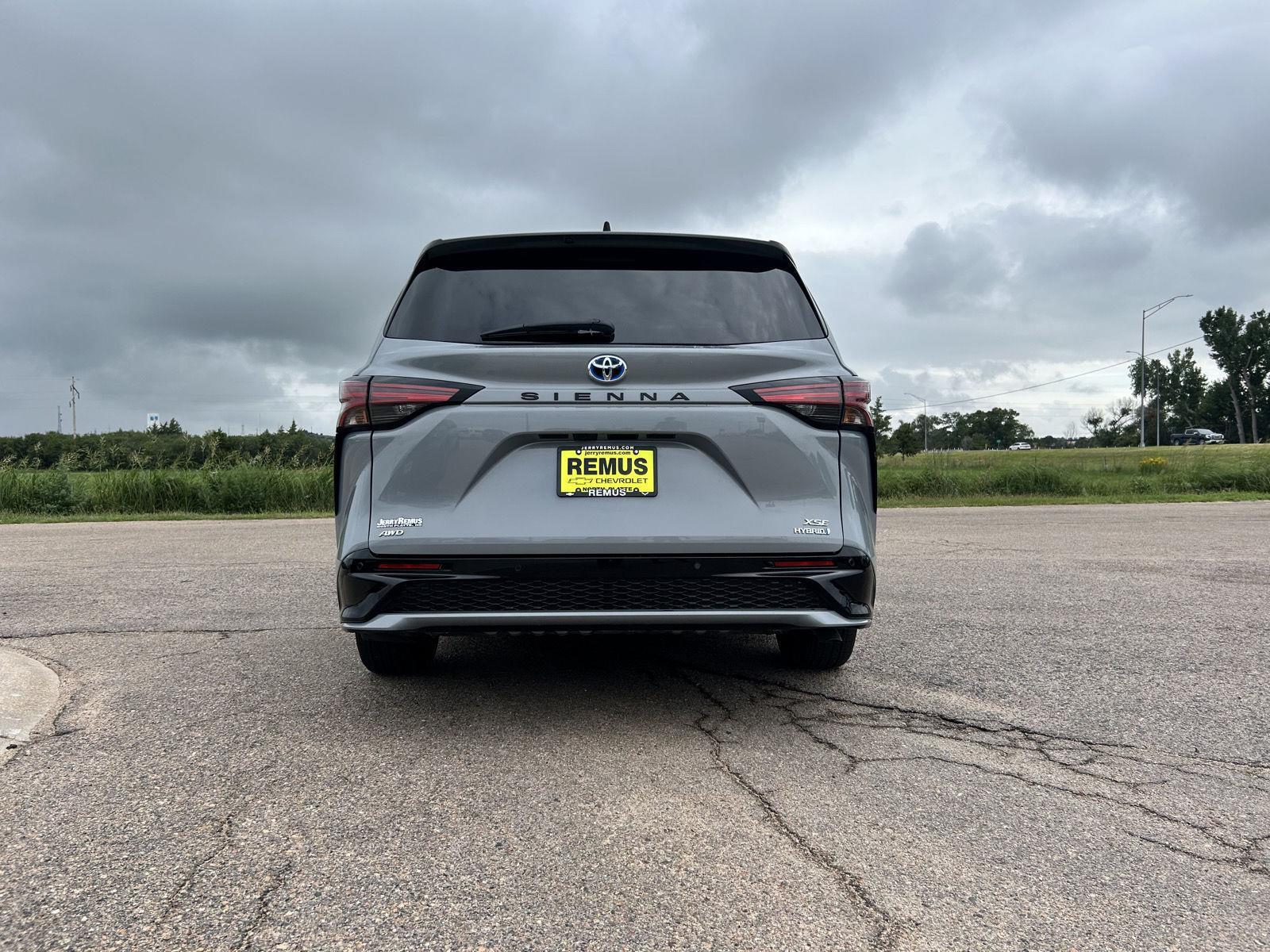 2024 Toyota Sienna XSE photo 4