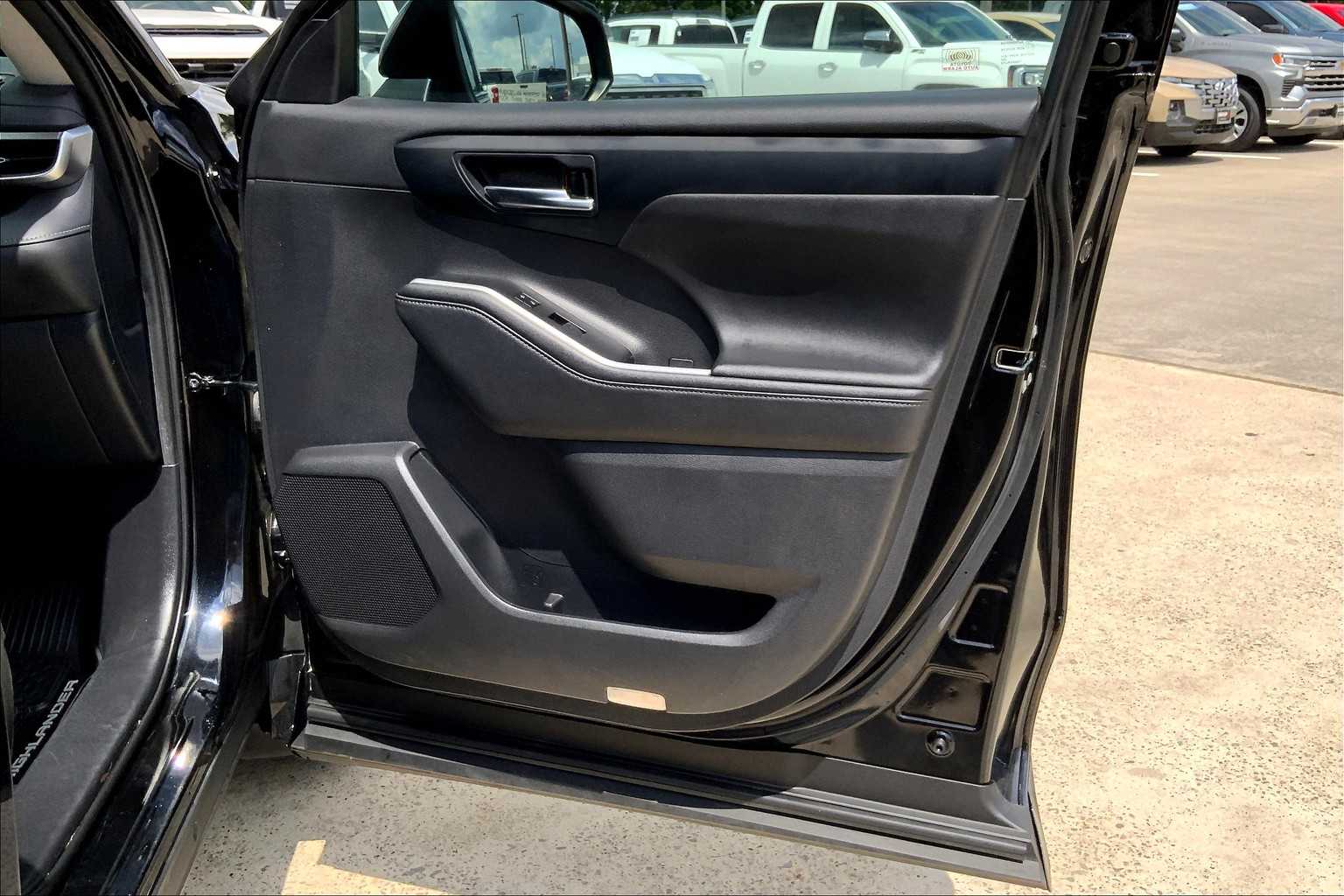2020 Toyota Highlander Hybrid XLE photo 20