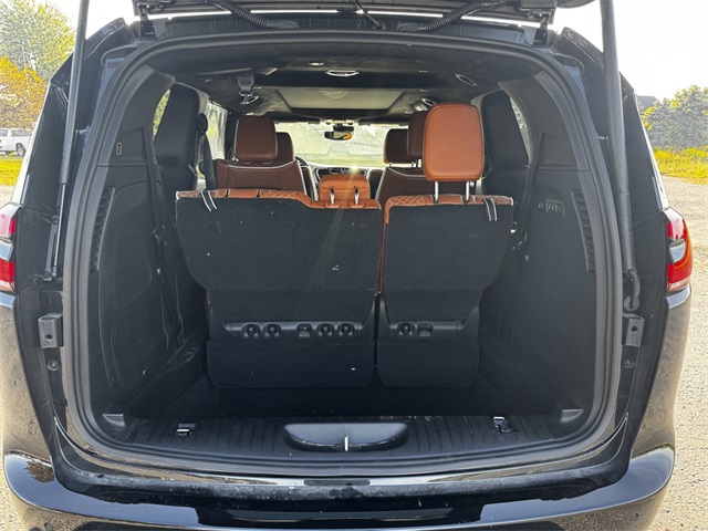 2025 Chrysler Pacifica Pinnacle photo 19