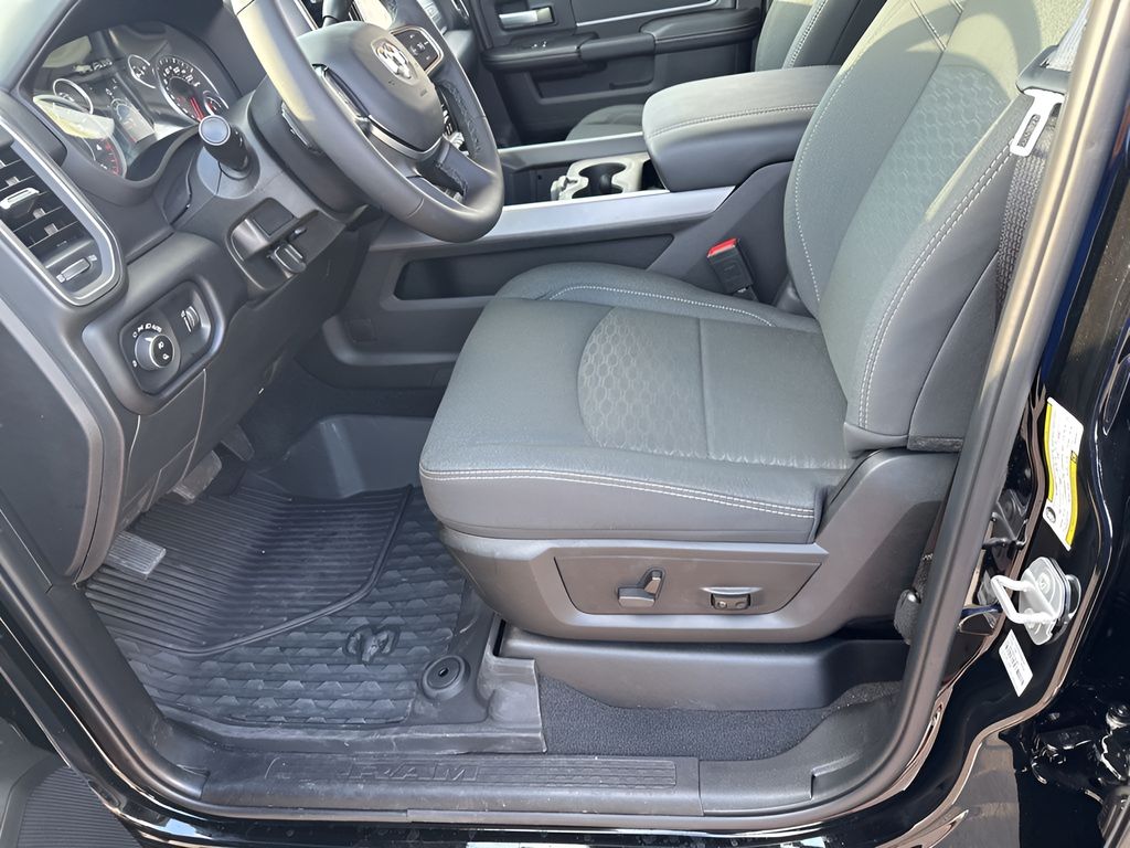 2025 Ram 2500 Big Horn photo 27