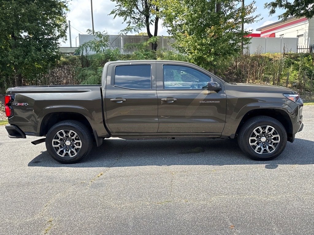 2023 Chevrolet Colorado LT photo 3