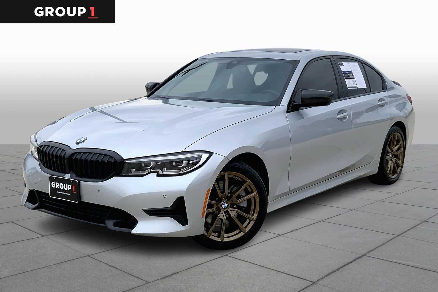 2019 BMW 3 Series 330's photo