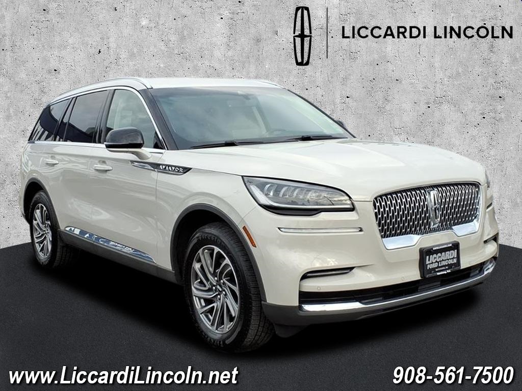 2023 Lincoln Aviator Base's photo