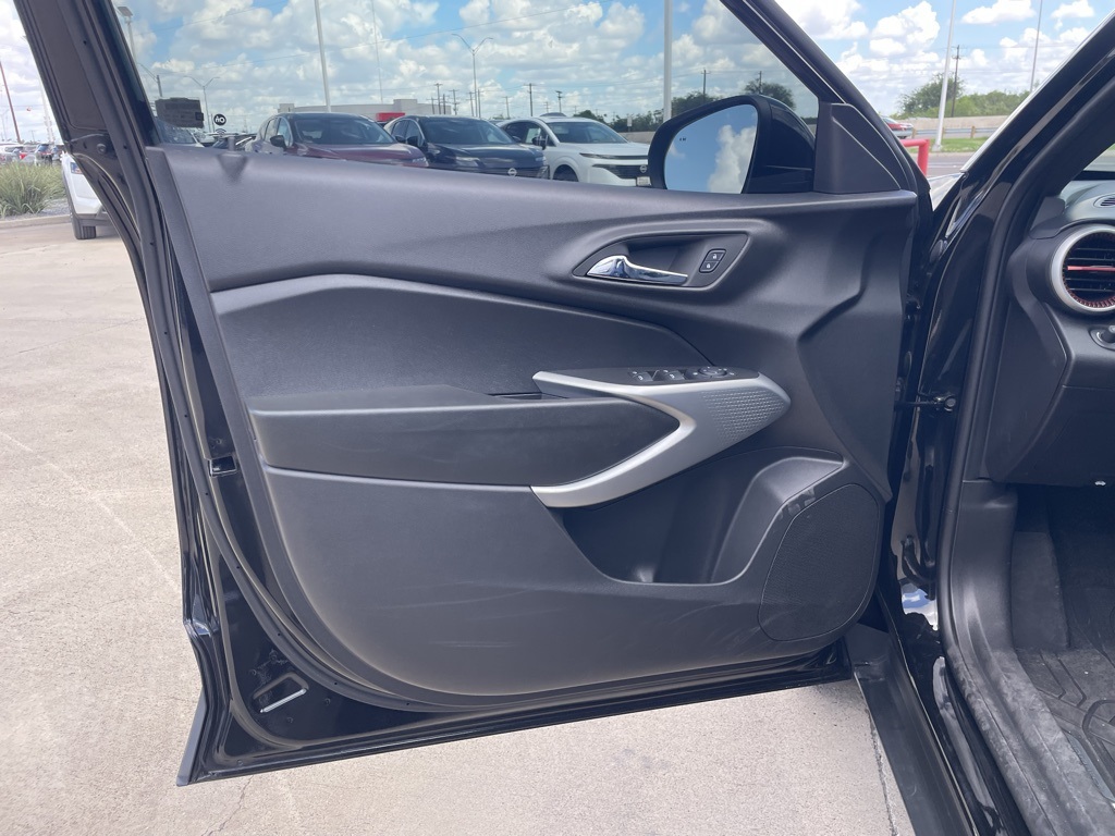 2025 Chevrolet Trax photo 13