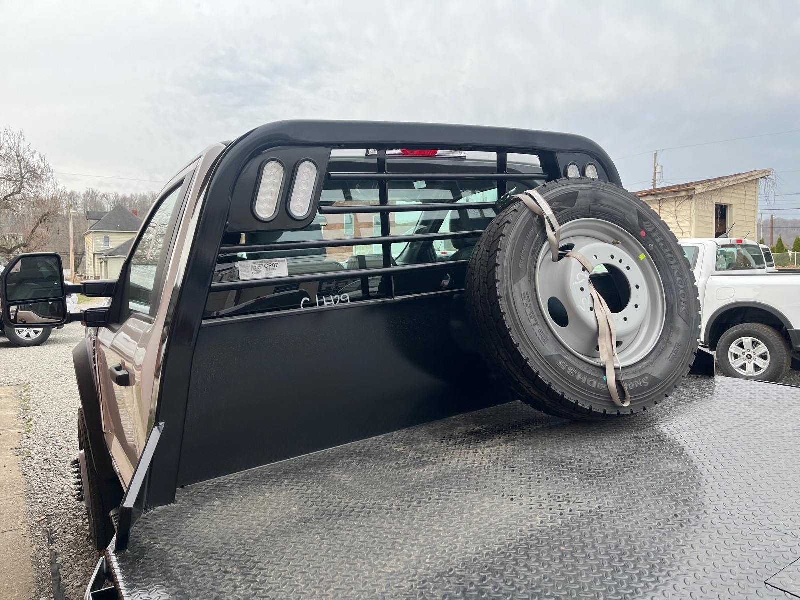 2025 Ford F-600 photo 2