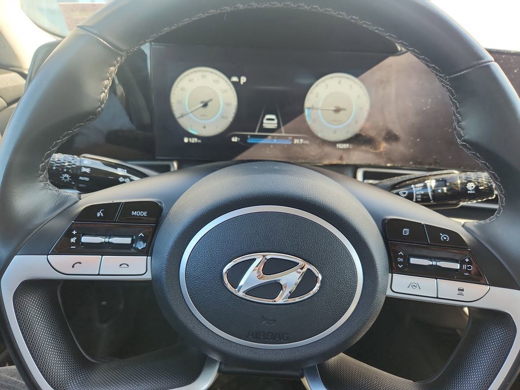 2023 Hyundai Elantra SEL photo 10