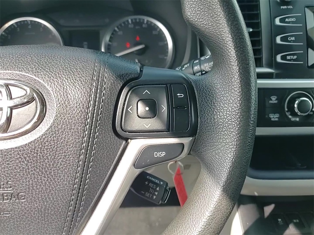 2015 Toyota Highlander LE photo 21