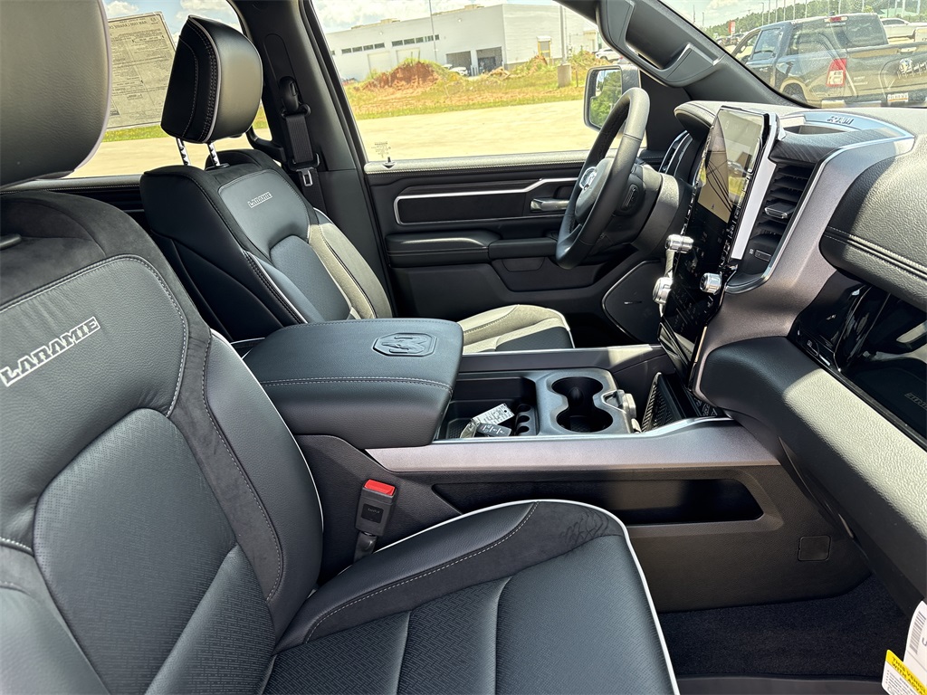 2025 Ram 1500 Laramie photo 25