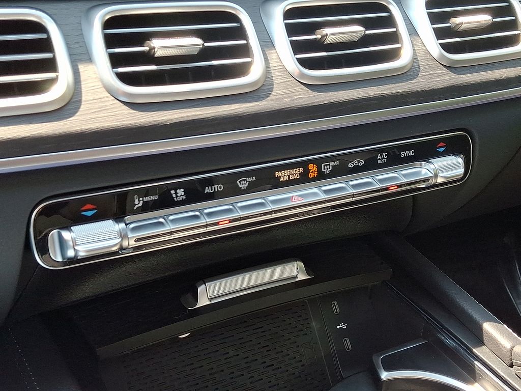 2025 Mercedes Benz GLS 450 4MATIC photo 13