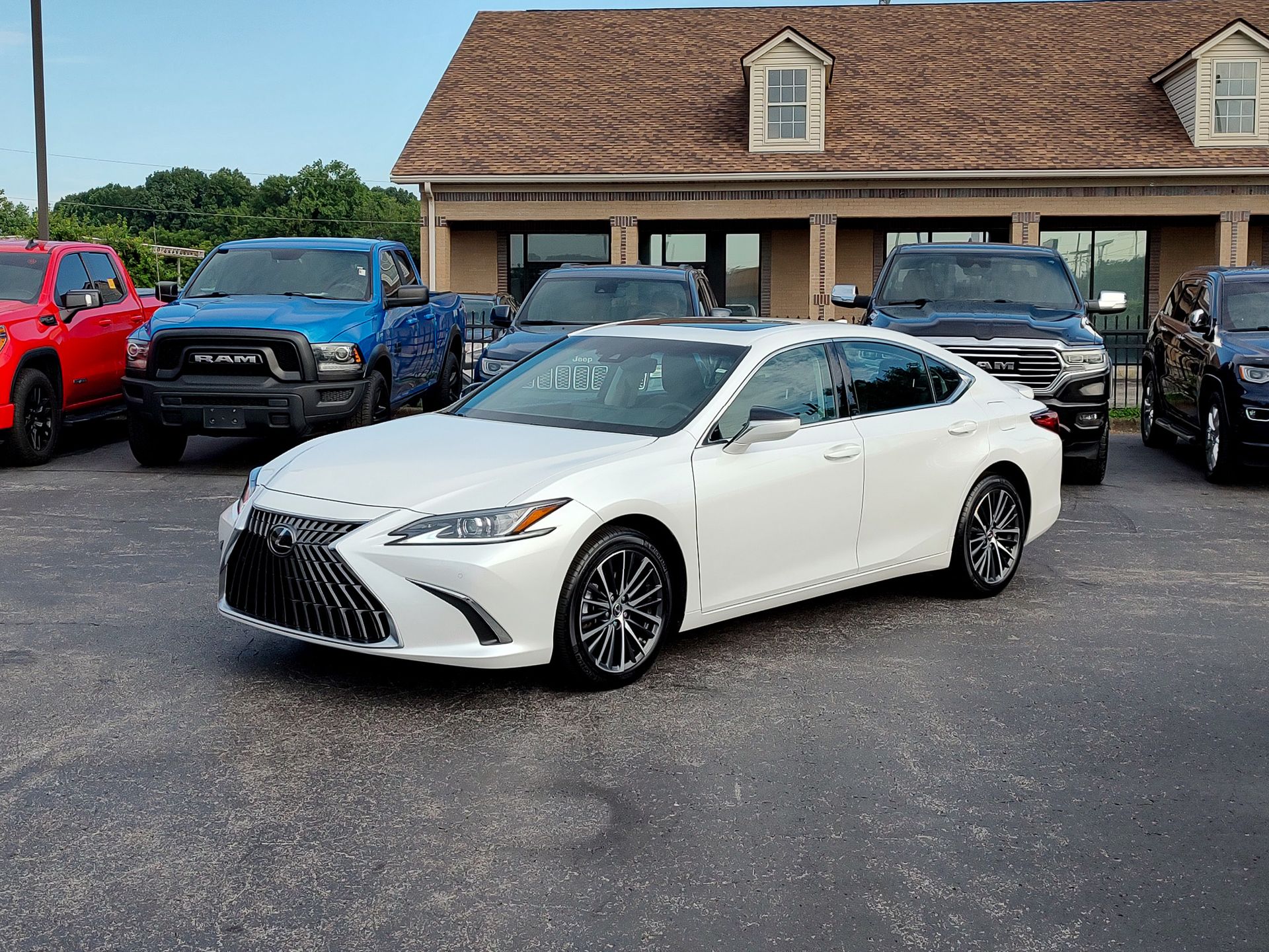 2023 Lexus ES 250 AWD photo 26
