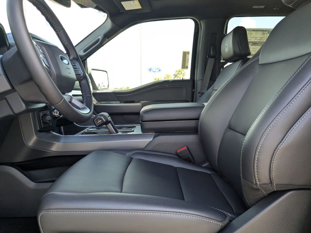 2025 Ford F-150 XLT photo 19