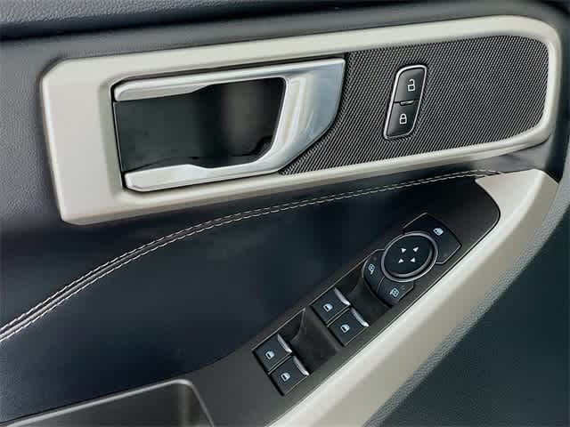 2024 Ford Explorer XLT photo 16