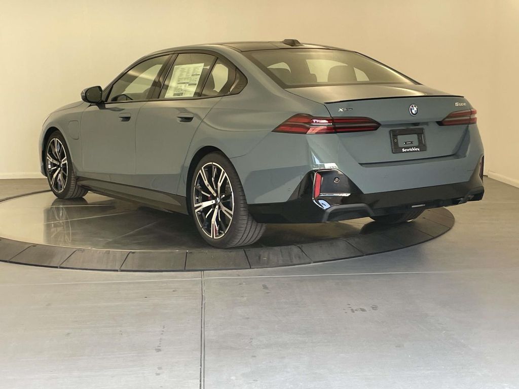 2026 Bmw 550e xDrive photo 3