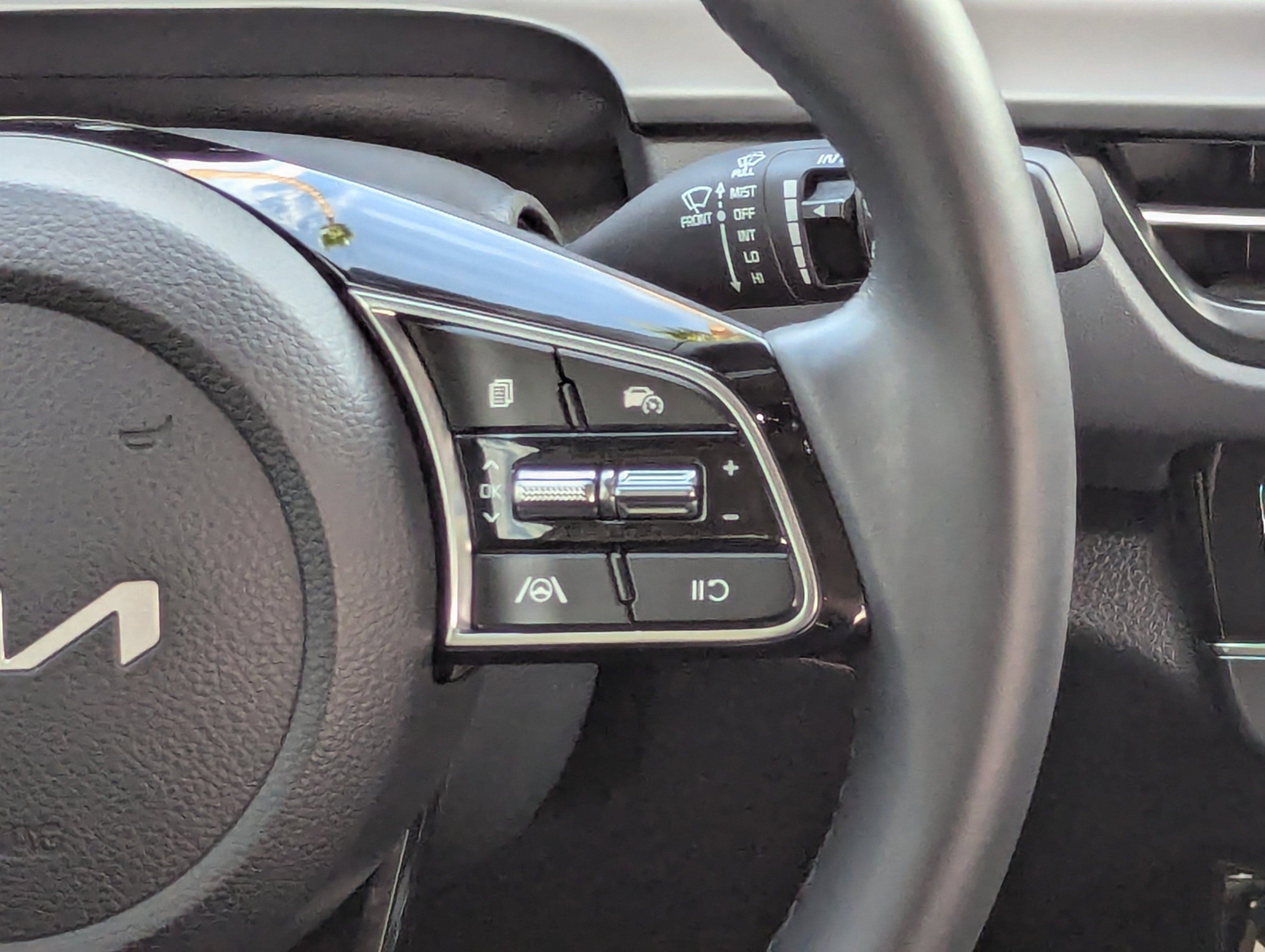 2025 Kia Seltos EX photo 4