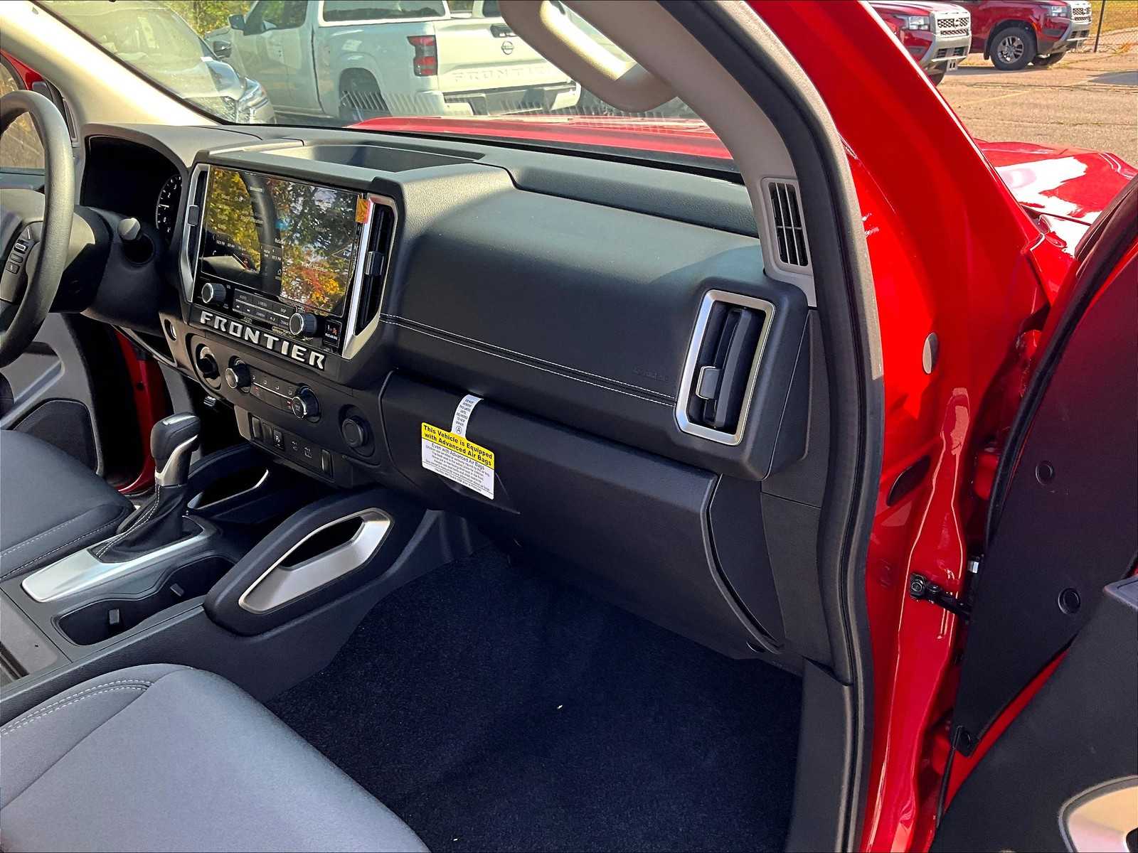 2025 Nissan Frontier SV photo 11