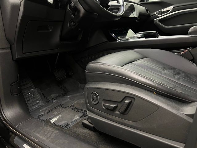 2023 Audi e-tron Premium photo 24