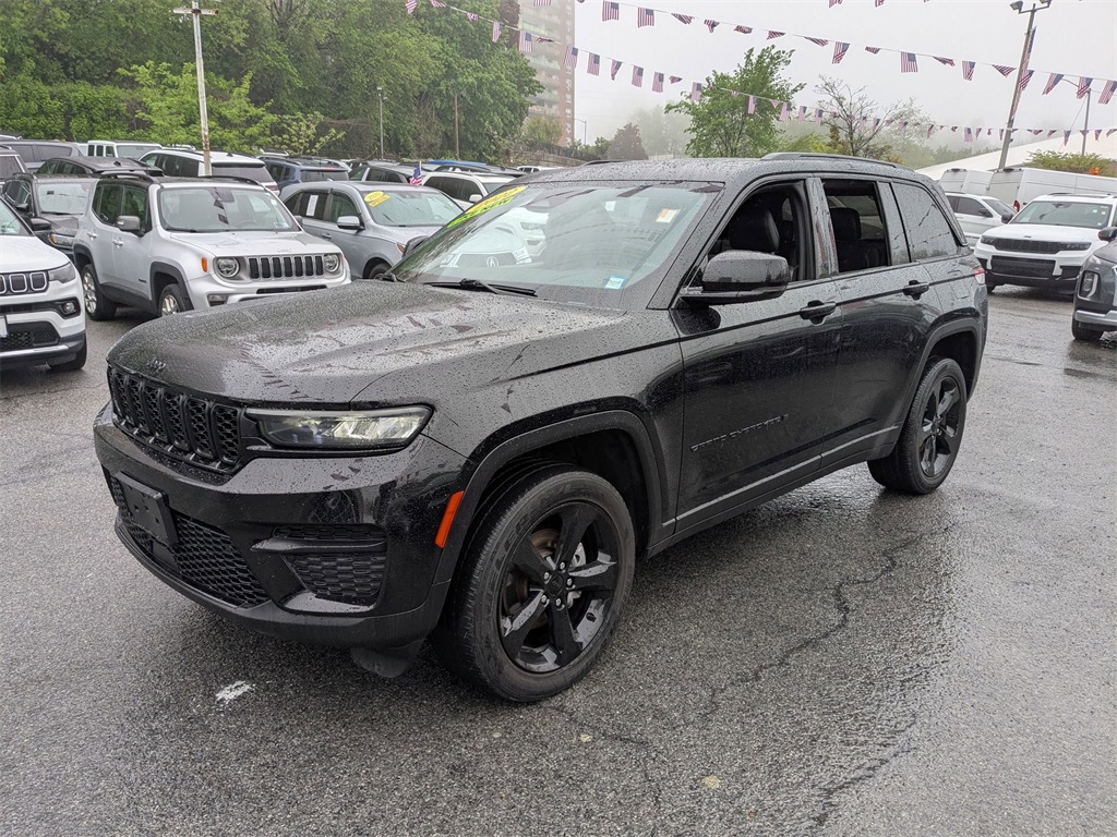 Used 2022 Black Jeep Altitude image 1