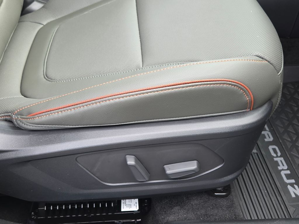 2025 Hyundai Santa Cruz Limited photo 2