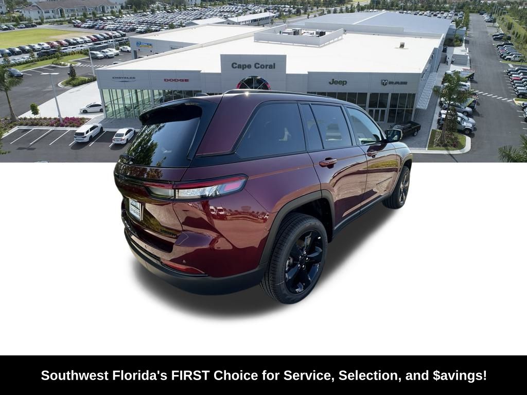 2025 Jeep Grand Cherokee Limited photo 3